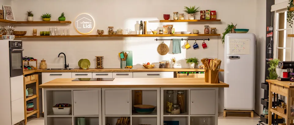 La cocina terminada, lista para rodar.